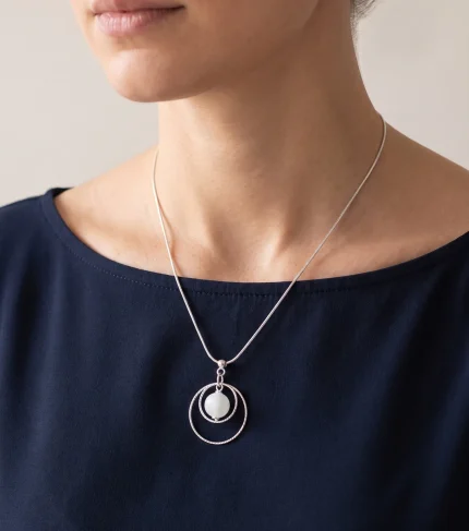 Collana Lyra indossata